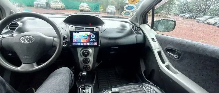 Toyota Yaris Compact 2009 – photo 3
