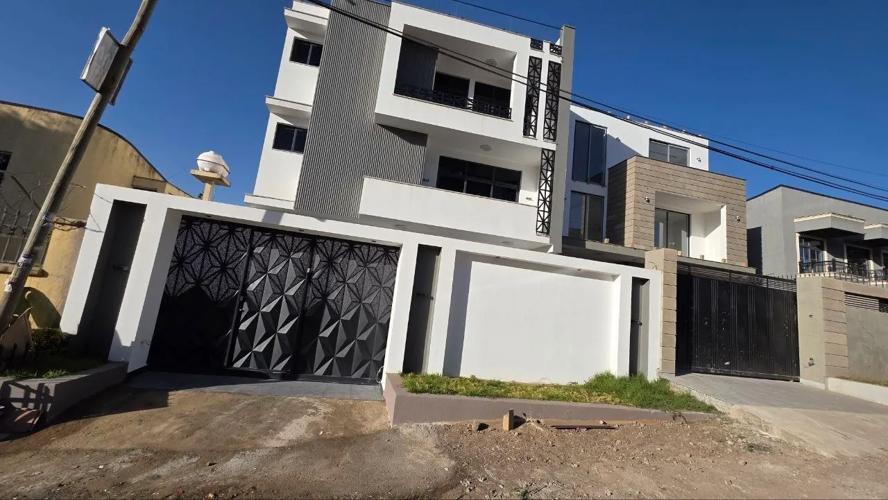 Modern G+2 Terrace House Summit – photo 3