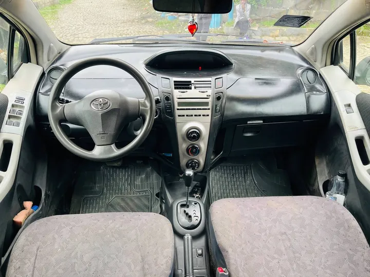 Toyota Yaris Compact 2008 Automatic – photo 4
