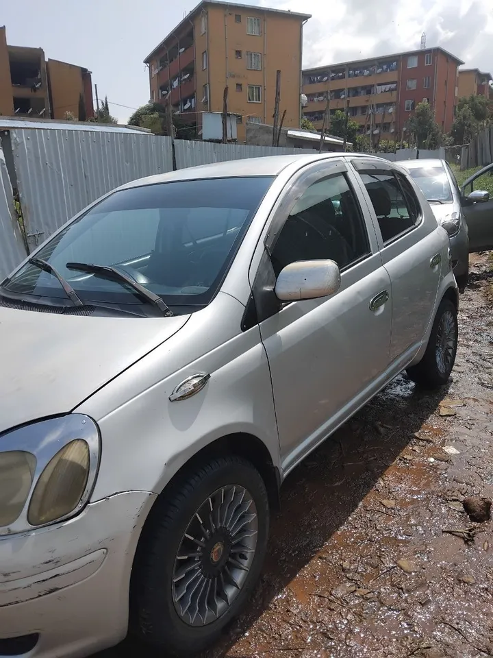 Toyota Vitz 2004 – photo 5
