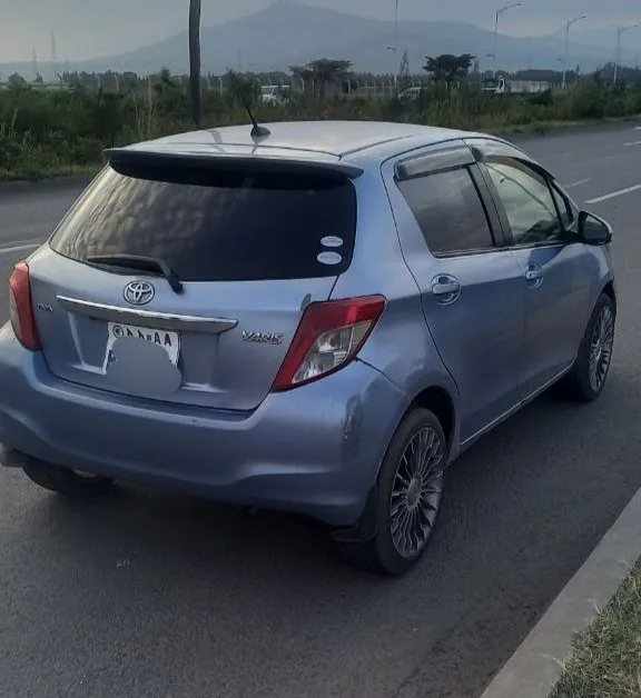 Toyota Yaris Compact 2012 – photo 5
