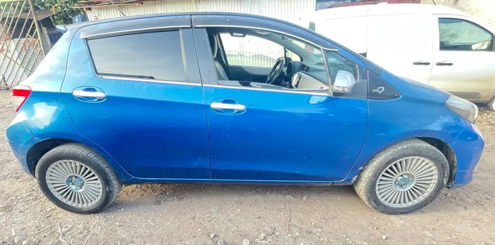Toyota Yaris Compact 2011 – photo 5
