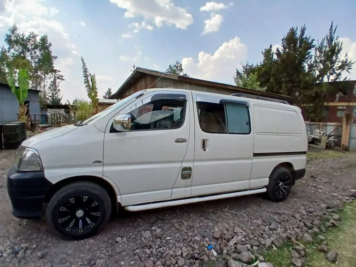 Toyota Hiace Dolphin 2008 Manual – photo 3