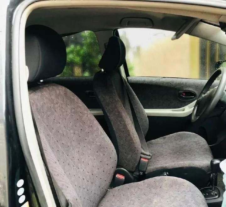 Toyota Yaris Compact 2009 – photo 3