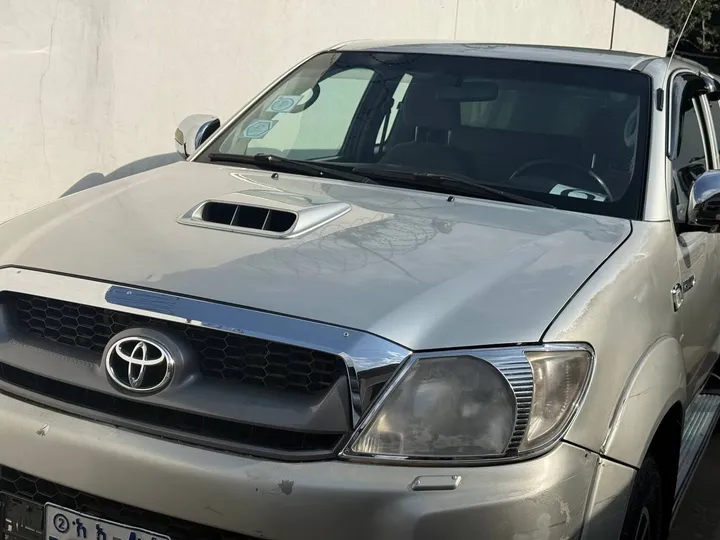Toyota Hilux Vigo 2010 – photo 6
