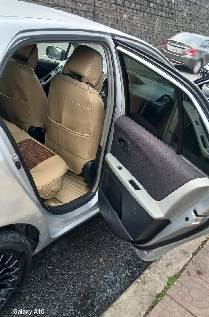 Toyota Yaris Compact 2010 – photo 7