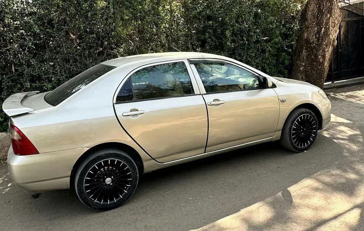 Toyota Corolla 2004 Manual – photo 3