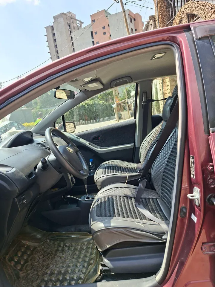 Toyota Yaris Compact 2010 – photo 3