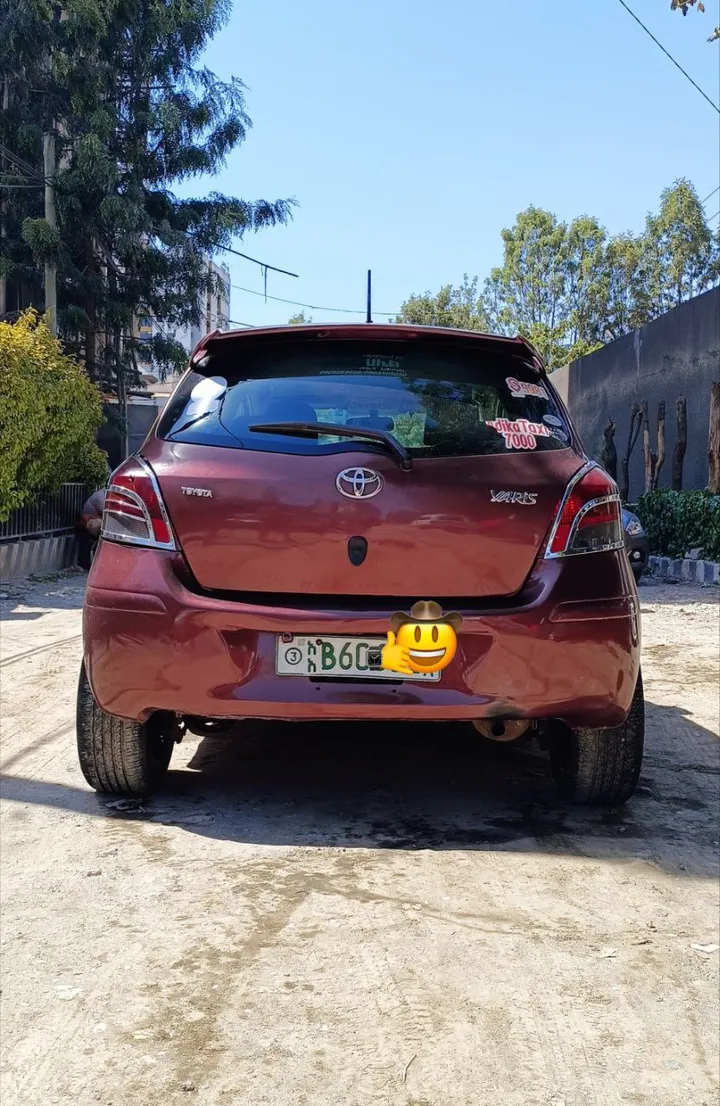 Toyota Yaris Compact 2010 Automatic – photo 3