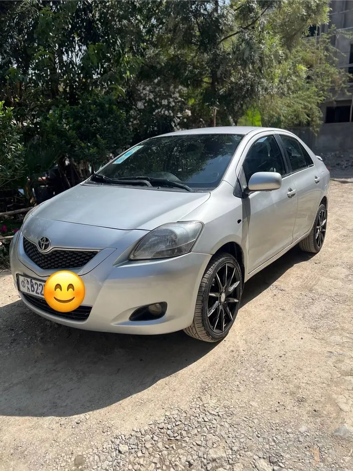 Toyota Yaris Sedan 2009 Silver – photo 5