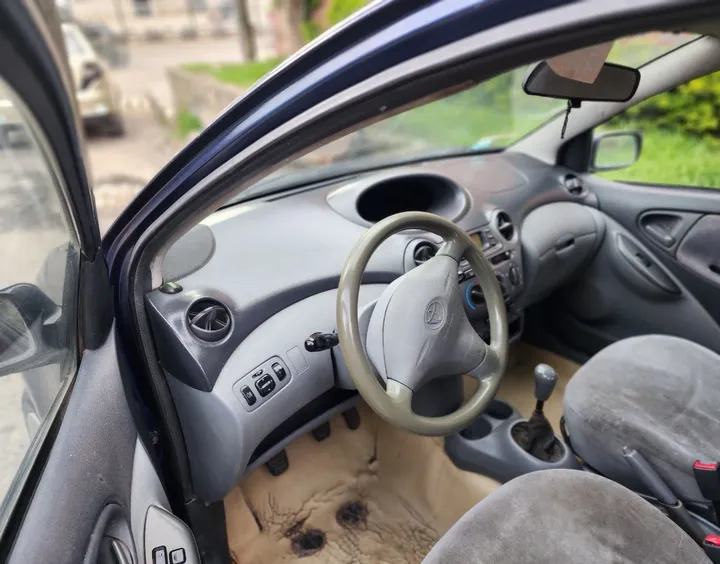 Toyota Vitz Yaris 2001 Manual – photo 3