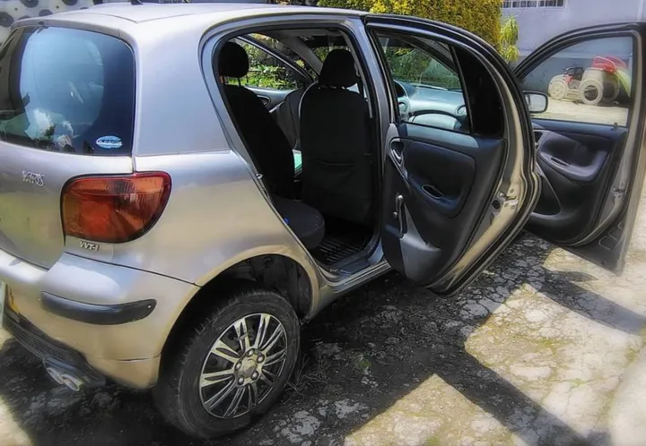 Toyota Vitz Yaris 2004 – photo 4