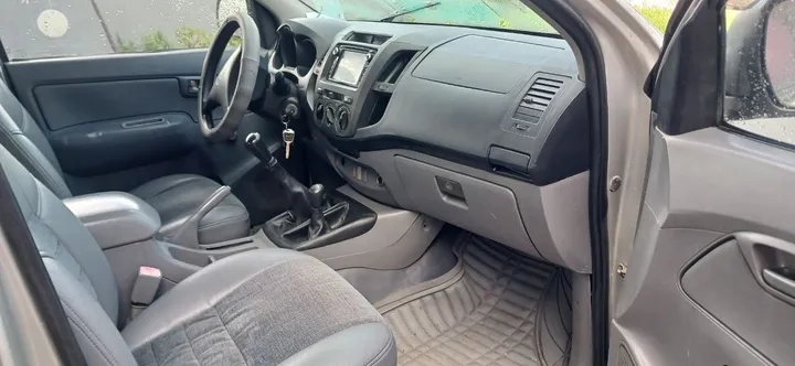 Toyota Hilux 2010 Manual Pickup – photo 3