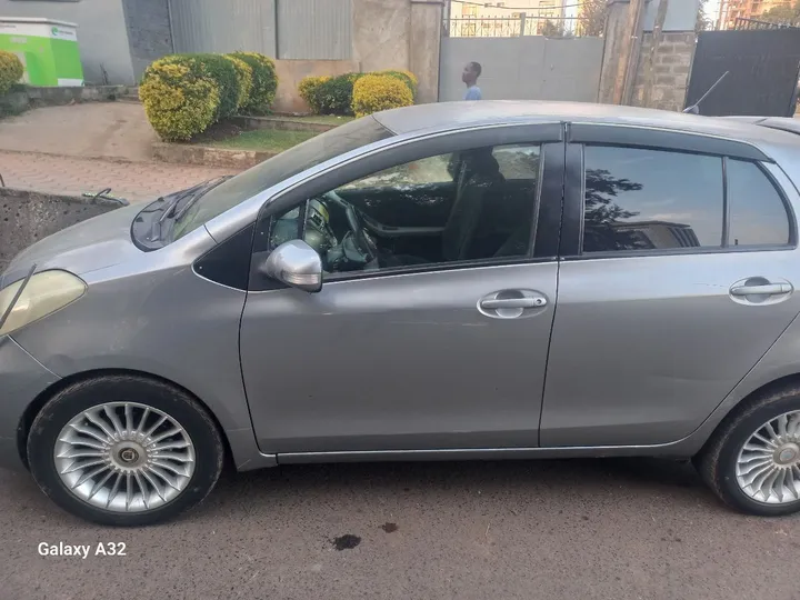 Toyota Yaris Compact 2010 – photo 6