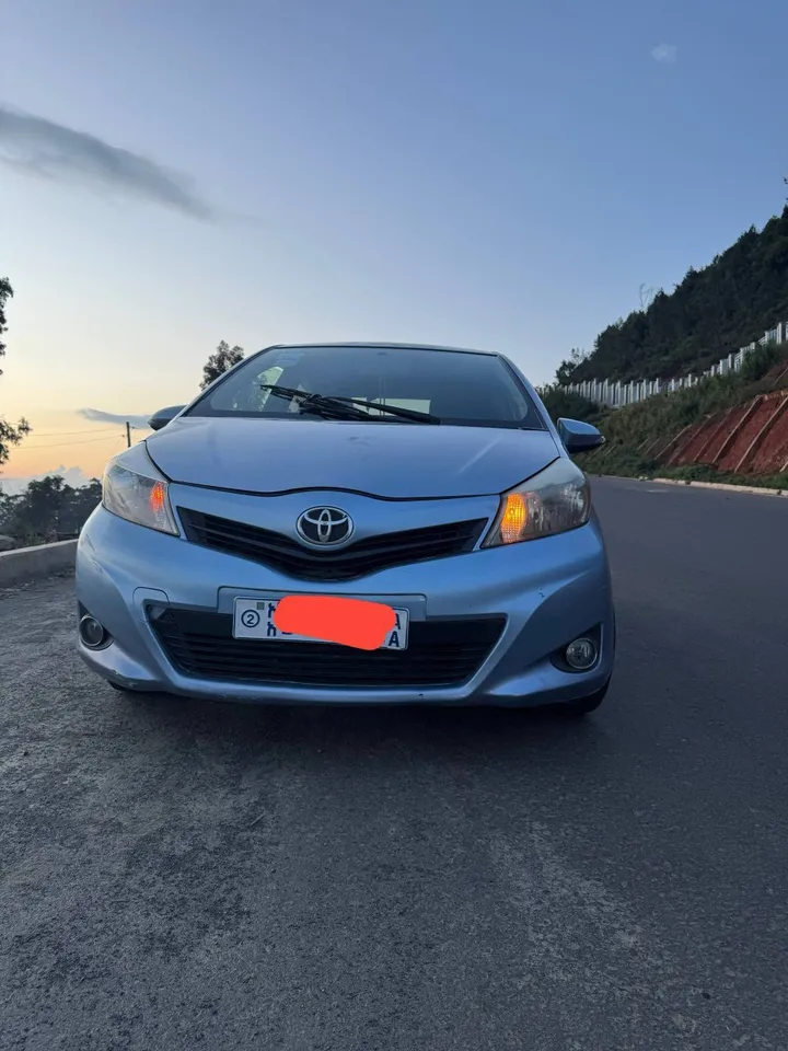 Toyota Yaris Compact 2013 Automatic – photo 7