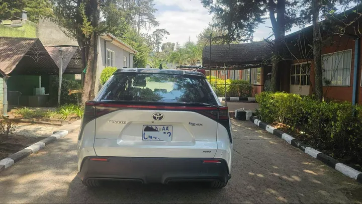 Toyota bZ4X AWD Electric 2023 – photo 7