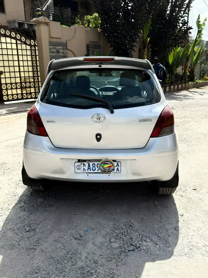 Toyota Yaris Compact 2009 – photo 5
