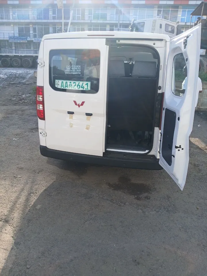 Wuling Travler Electric Minibus 2025 – photo 3