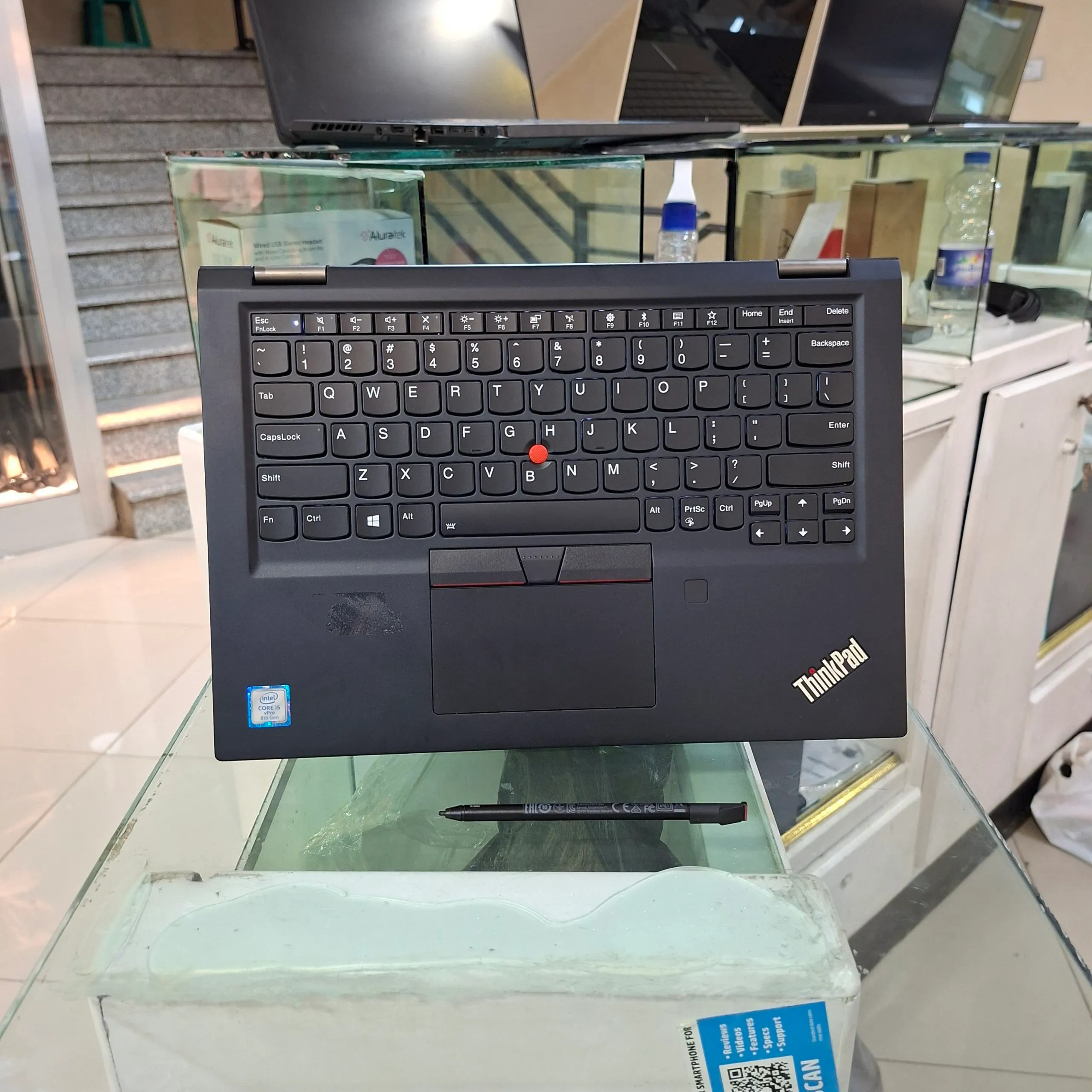 Lenovo ThinkPad Yoga X390 Laptop – photo 3