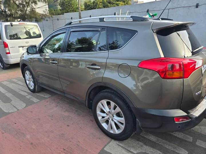 Toyota RAV4 2015 Automatic SUV – photo 3