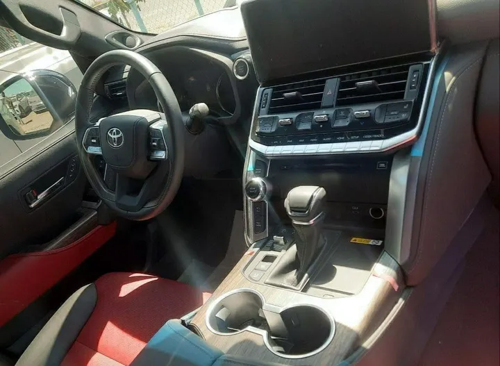Toyota Land Cruiser V6 VXR 2023 – photo 3