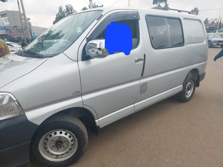 Toyota Hiace 2008 Diesel Manual – photo 4