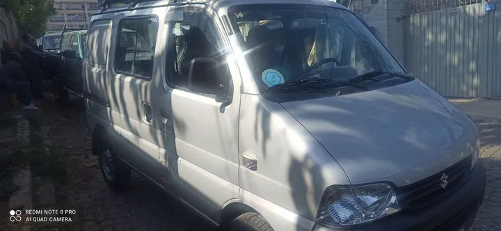 White Passenger Van 2024 – photo 3