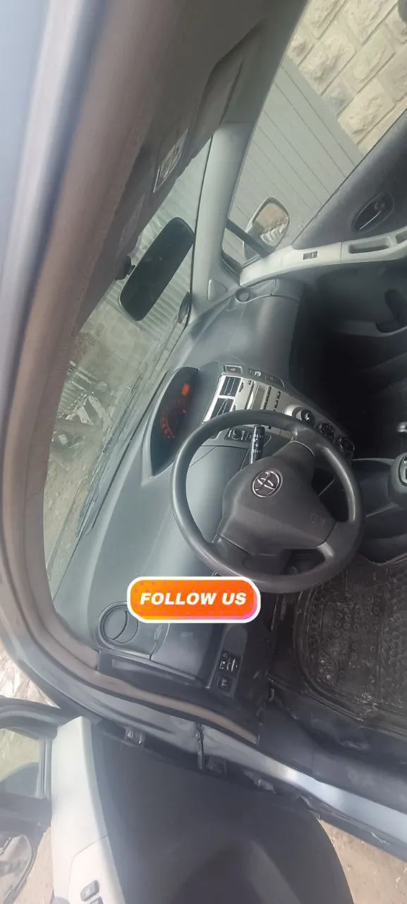 Toyota Yaris Compact 2009 Automatic – photo 4