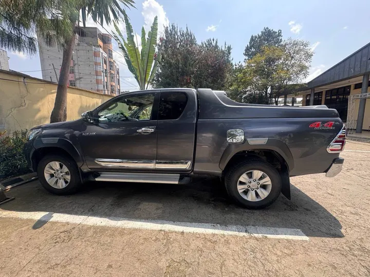 Toyota Hilux Revo King Cab 2019 – photo 4