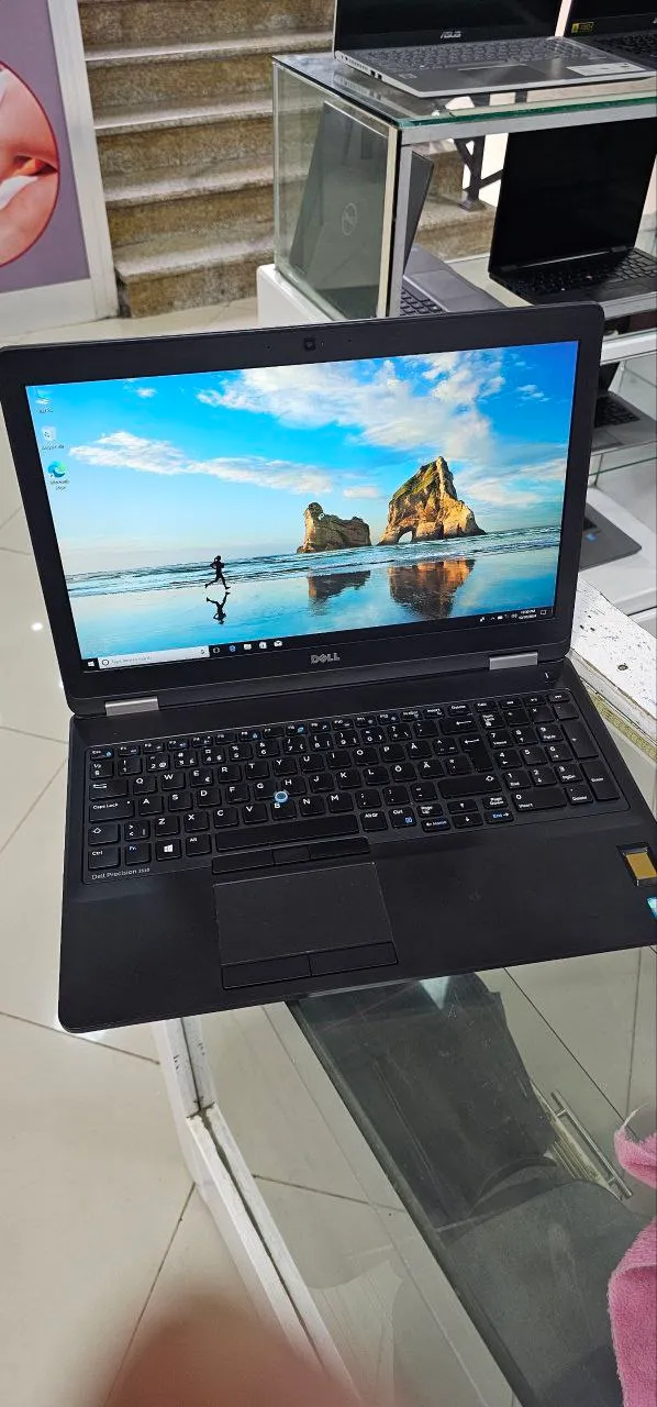 Dell Latitude E5570 i7 Laptop – photo 3