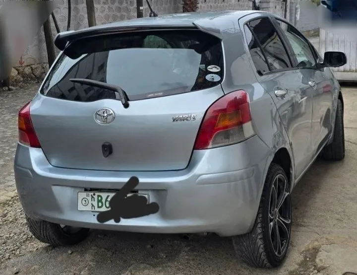 Toyota Yaris Compact 2010 Automatic – photo 3