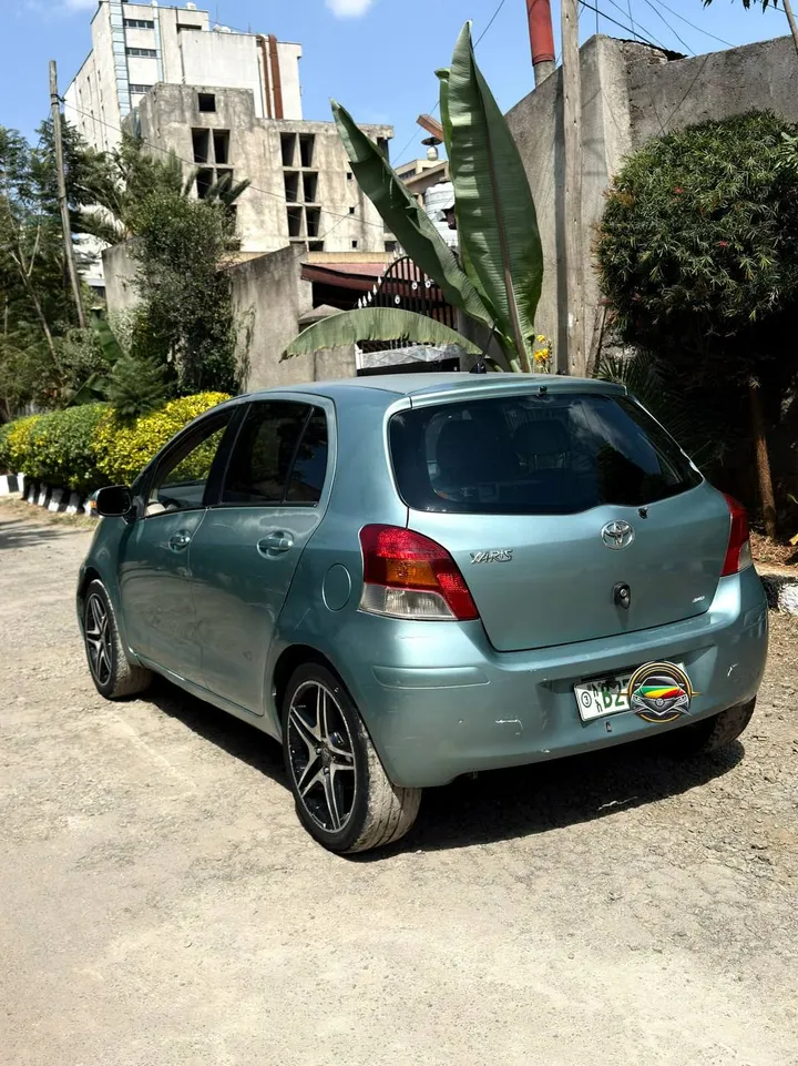 Toyota Yaris Compact 2009 – photo 4