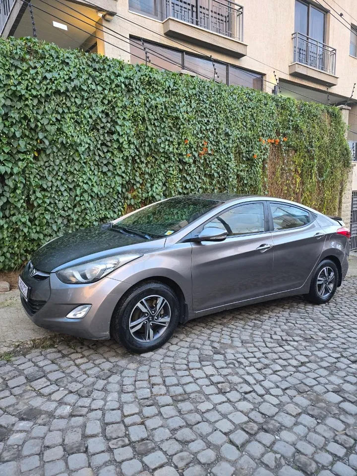 Hyundai Elantra 2011 – photo 4