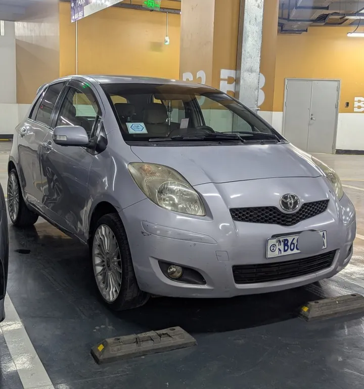 Toyota Yaris Compact 2010 – photo 4
