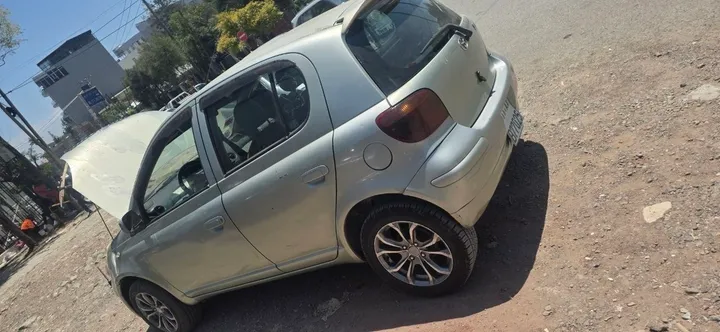 Toyota Vitz 2002 Automatic 1.0L – photo 5
