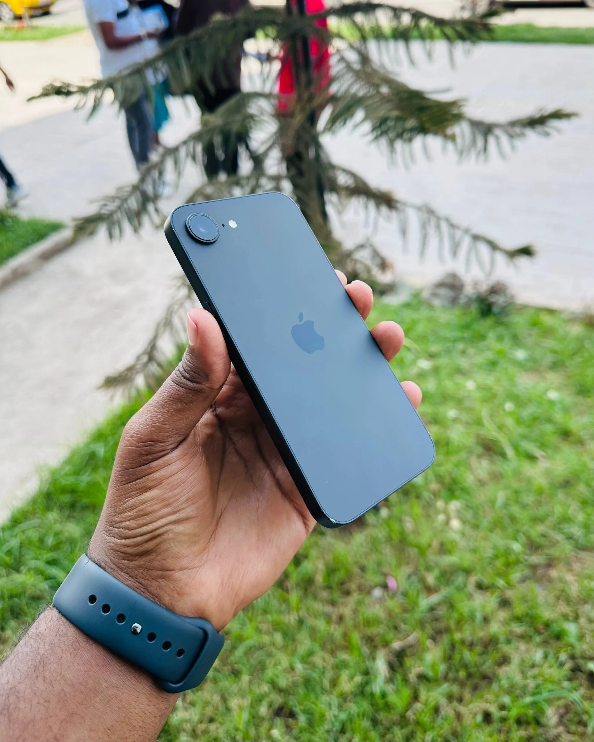 Apple iPhone 16e 128GB – photo 3