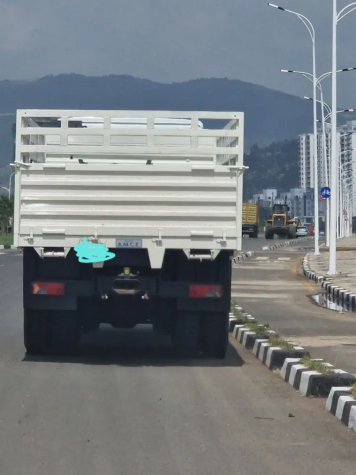 IVECO Truck With Trailer 2025 – photo 3