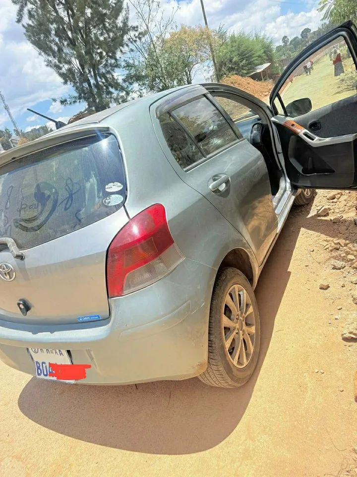 Toyota Vitz 2010 Automatic – photo 3