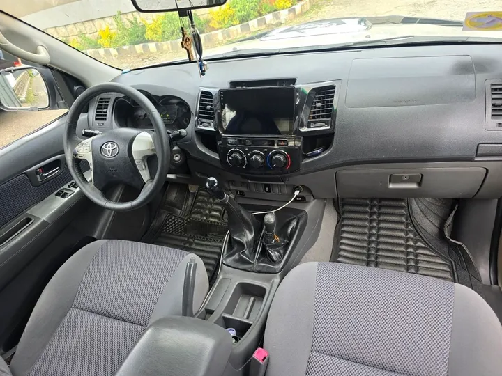 Toyota Hilux King Cab 2013 Manual – photo 5