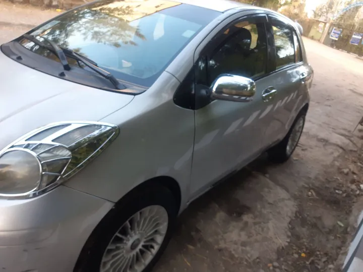 Toyota Yaris Compact 2010 – photo 3