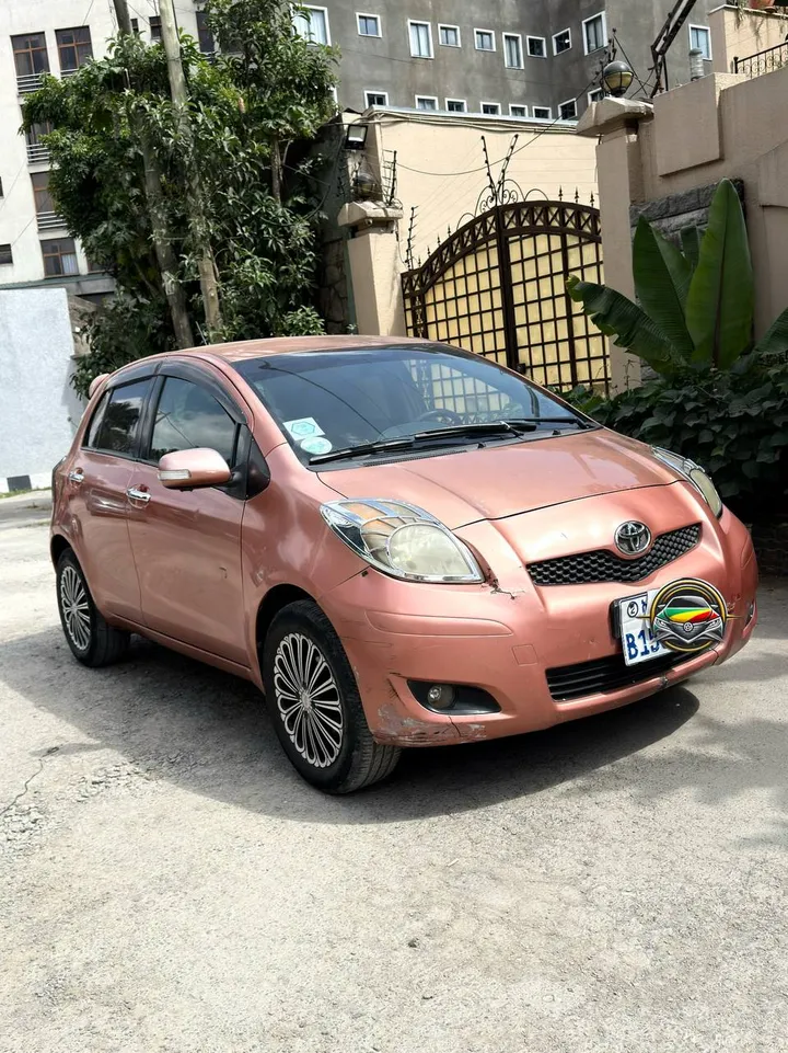 Toyota Yaris Compact 2009 – photo 3
