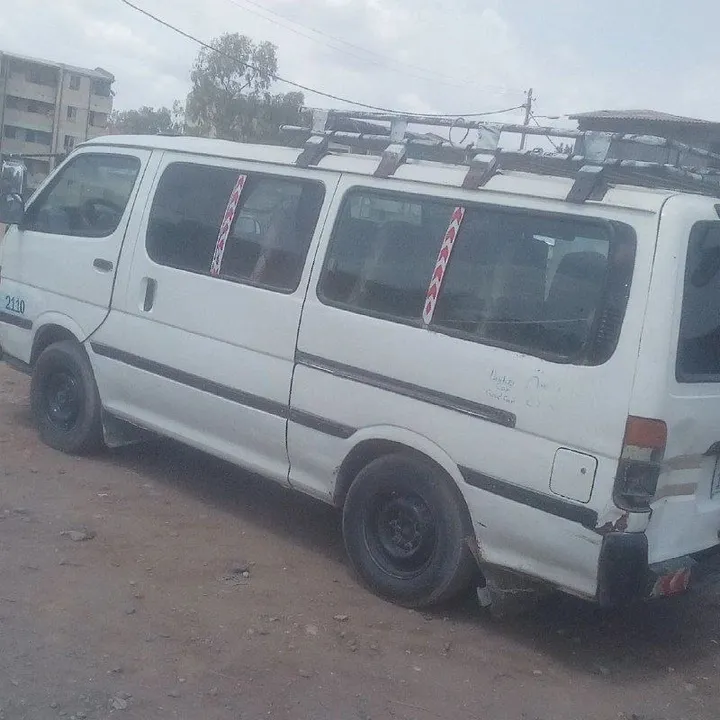 2004 Toyota Hiace 5L Van – photo 4