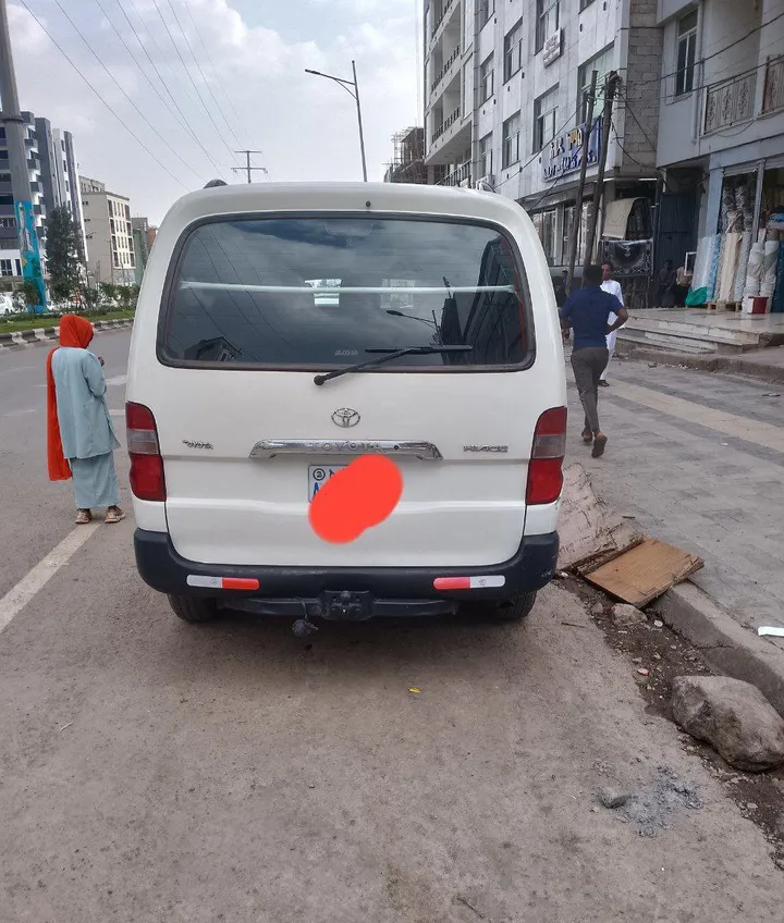 Toyota Hiace D4D Dolphin Van – photo 5