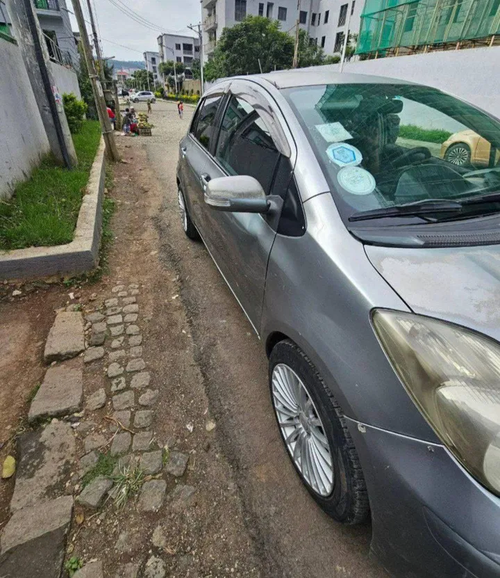 Toyota Yaris Compact 2009 – photo 8