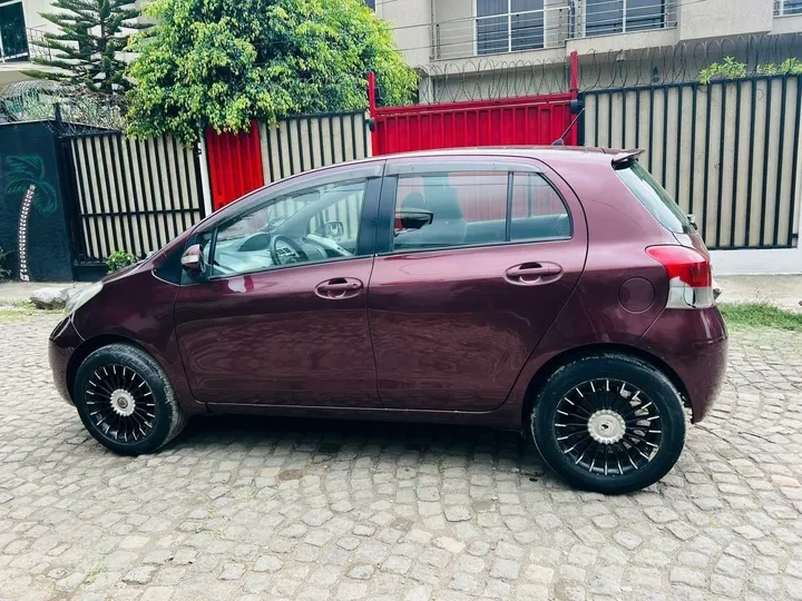 Toyota Compact 2010 Automatic – photo 4