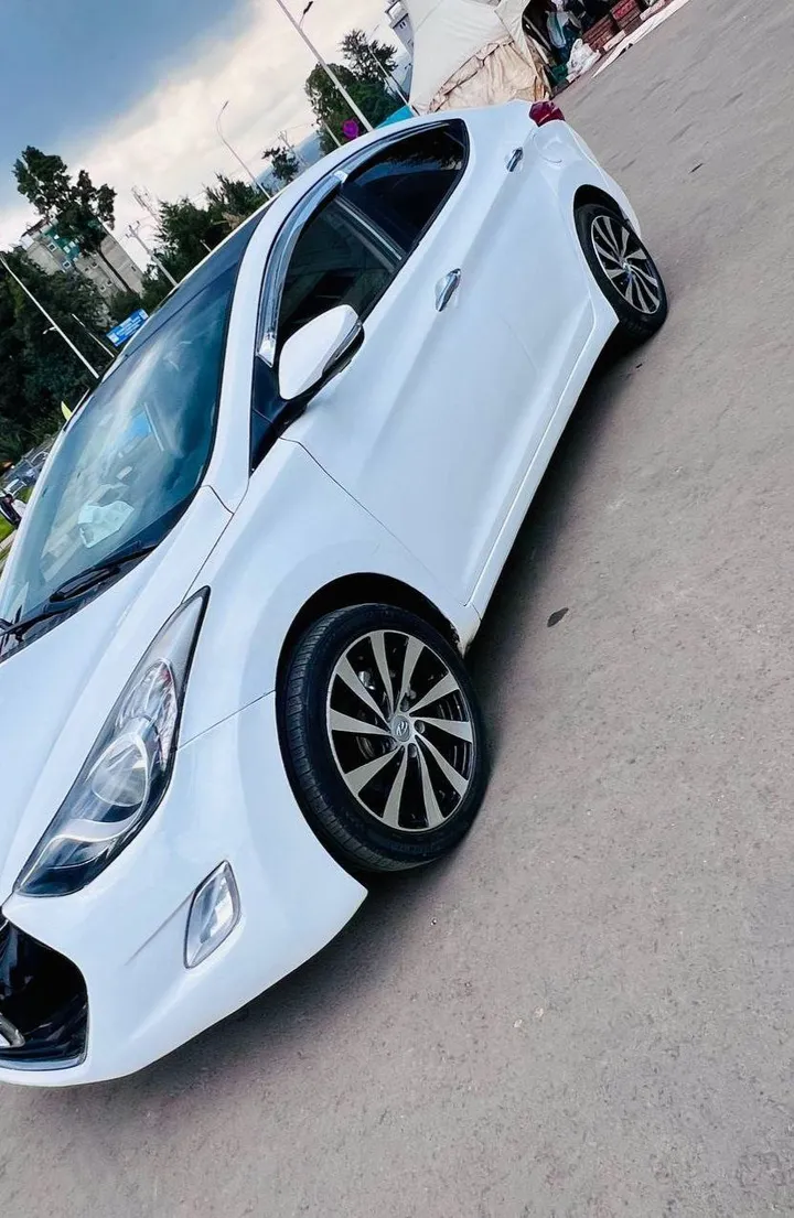 Hyundai Avanti 2014 Automatic – photo 4