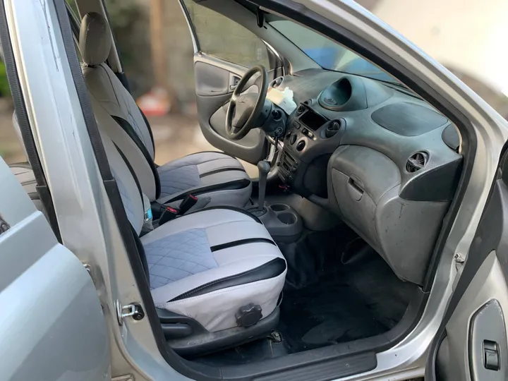 Toyota Vitz 2001 Hatchback – photo 3