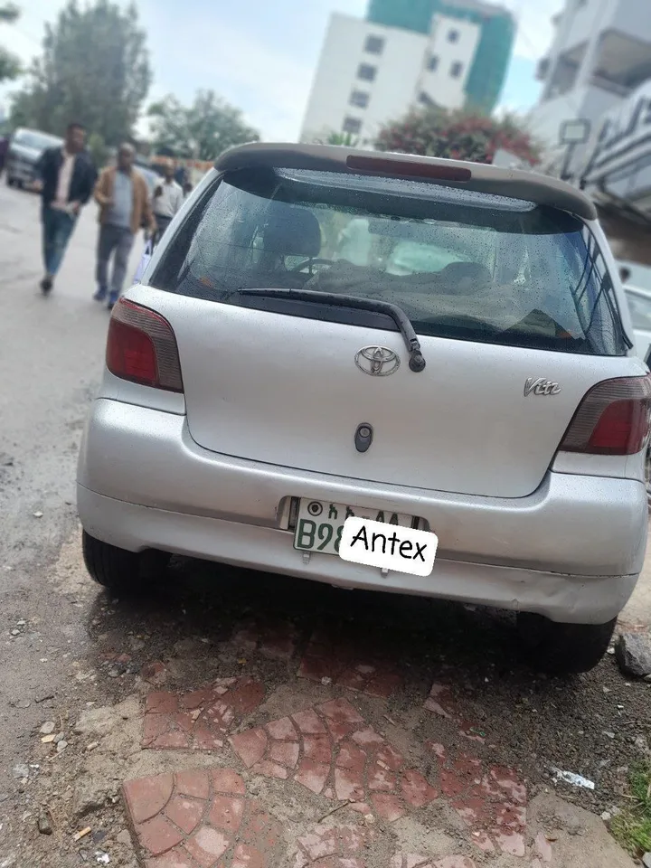 Toyota Vitz 2001 Automatic Silver – photo 3