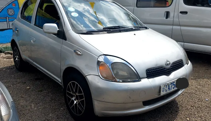 Toyota Vitz 2001 Automatic – photo 3