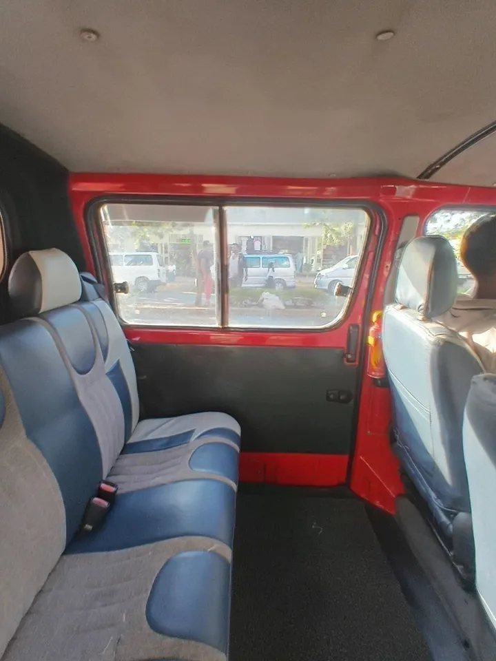 Toyota Hiace Dolphin 2008 Van – photo 7